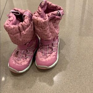 Striderite Made2play winter boots size 5.5 toddler